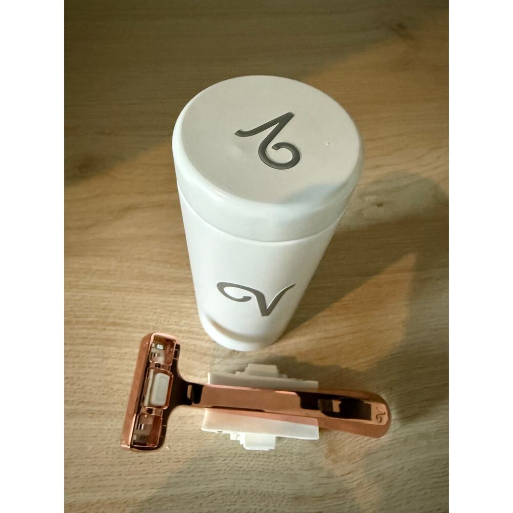 $75 New Shave With V Razor Rose Gold Refillable Razor Starter Kit New - Picture 3 of 5
